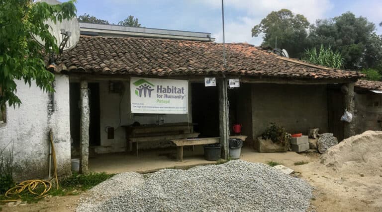 Ausência de voluntários coloca em causa projeto de apoio à habitação