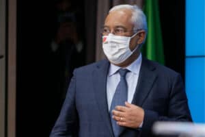 António Costa pede aos portugueses que vivam reabertura com cautela