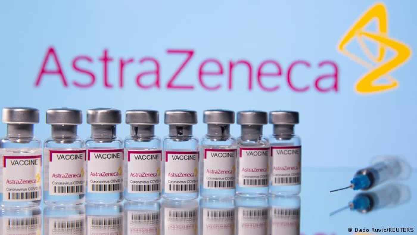 Autoridades admitem que 2.ª dose da AstraZeneca pode ser substituída por outra vacina