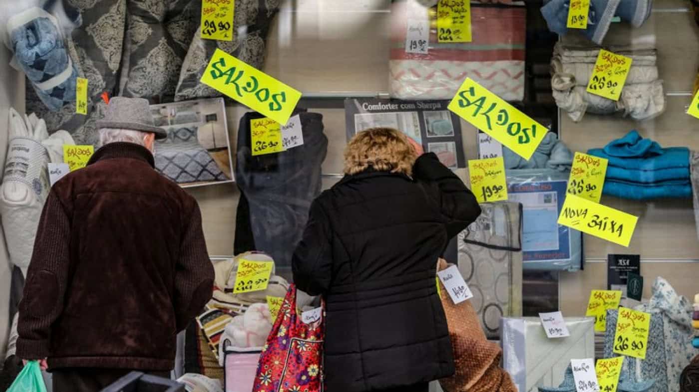 Vendas a retalho caem na UE em fevereiro com Portugal a registar a maior queda