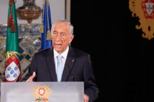 Marcelo defende que "2021 terá de ser o ano do início da reconstrução social"