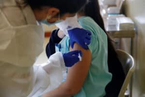 Terceira dose da vacina da Pfizer "provavelmente necessária"&nbsp;