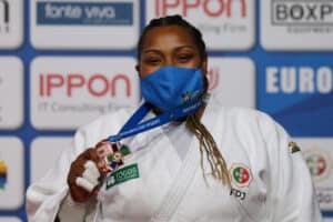 Rochele Nunes conquista medalha de bronze em +78 kg nos Europeus de judo