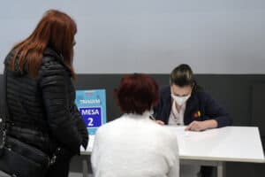 Depois de fim-de-semana recorde, Aces de Braga vacina 900 pessoas por dia