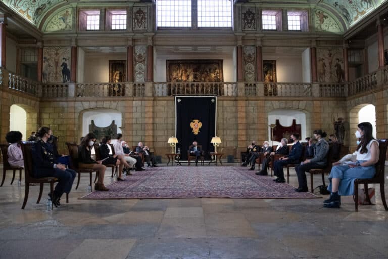 Marcelo pede aos jovens que liderem a contestação e transformem os partidos