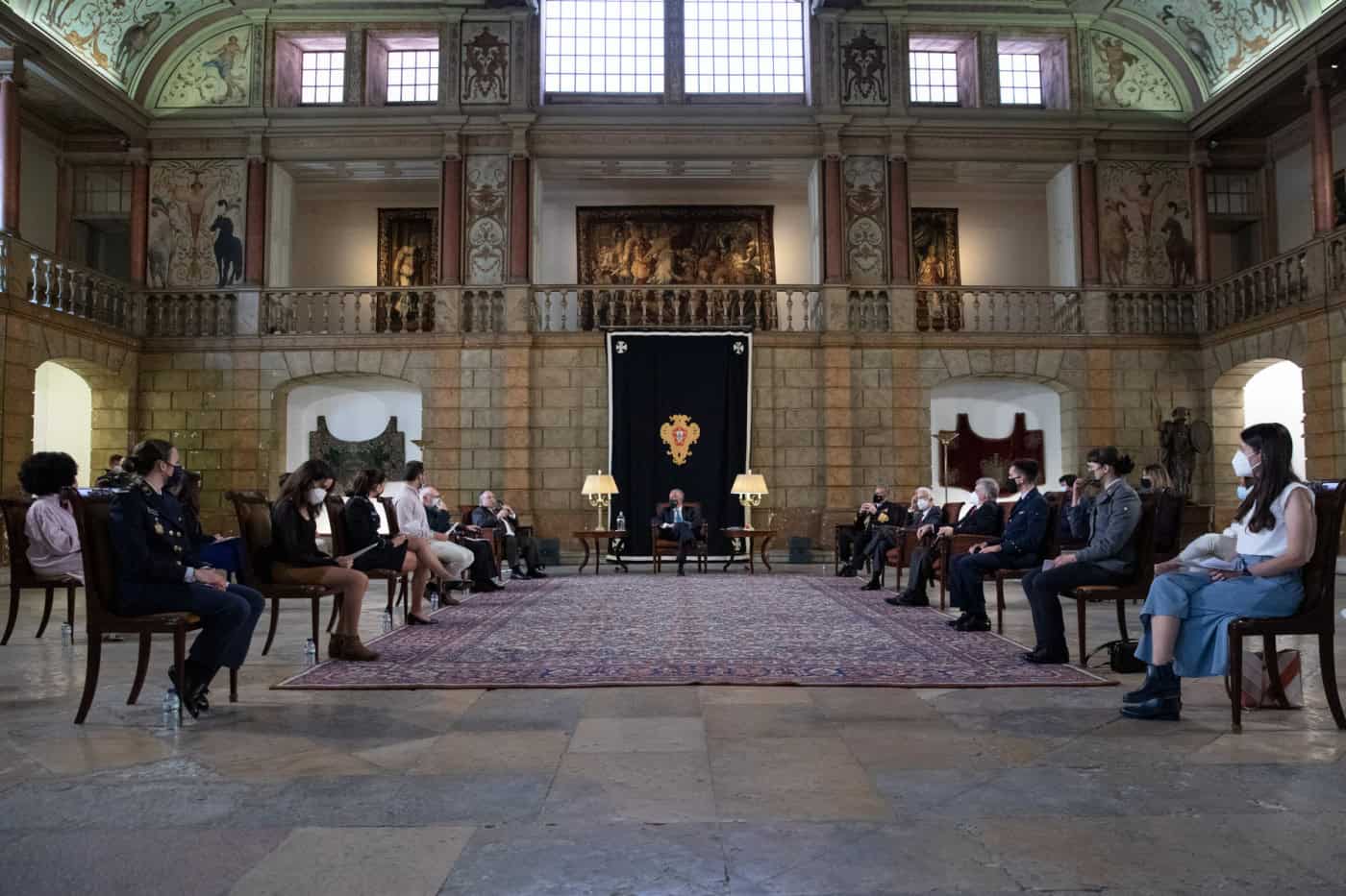 Marcelo pede aos jovens que liderem a contestação e transformem os partidos