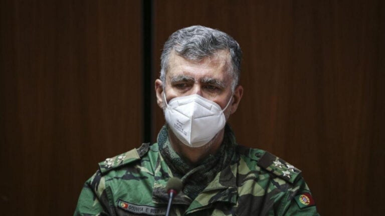 Estima-se que a 23 de maio a maioria das pessoas acima dos 60 anos esteja imunizada