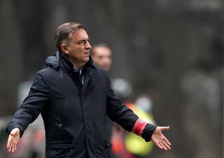 Carlos Carvalhal pede reflexão no futebol nacional. "Para o ano andamos à porrada..."