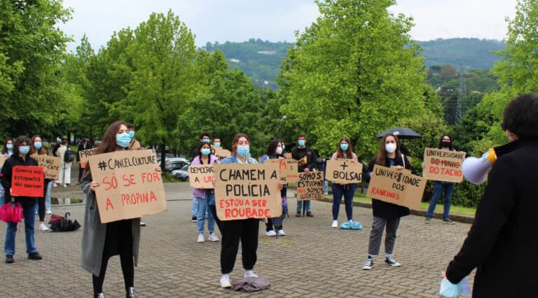 Estudantes defendem fim das propinas; Reitor da UMinho promete estar atento
