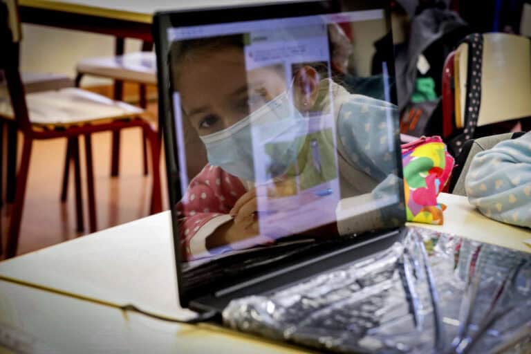 80% dos docentes declara que ensino à distância agravou desigualdades