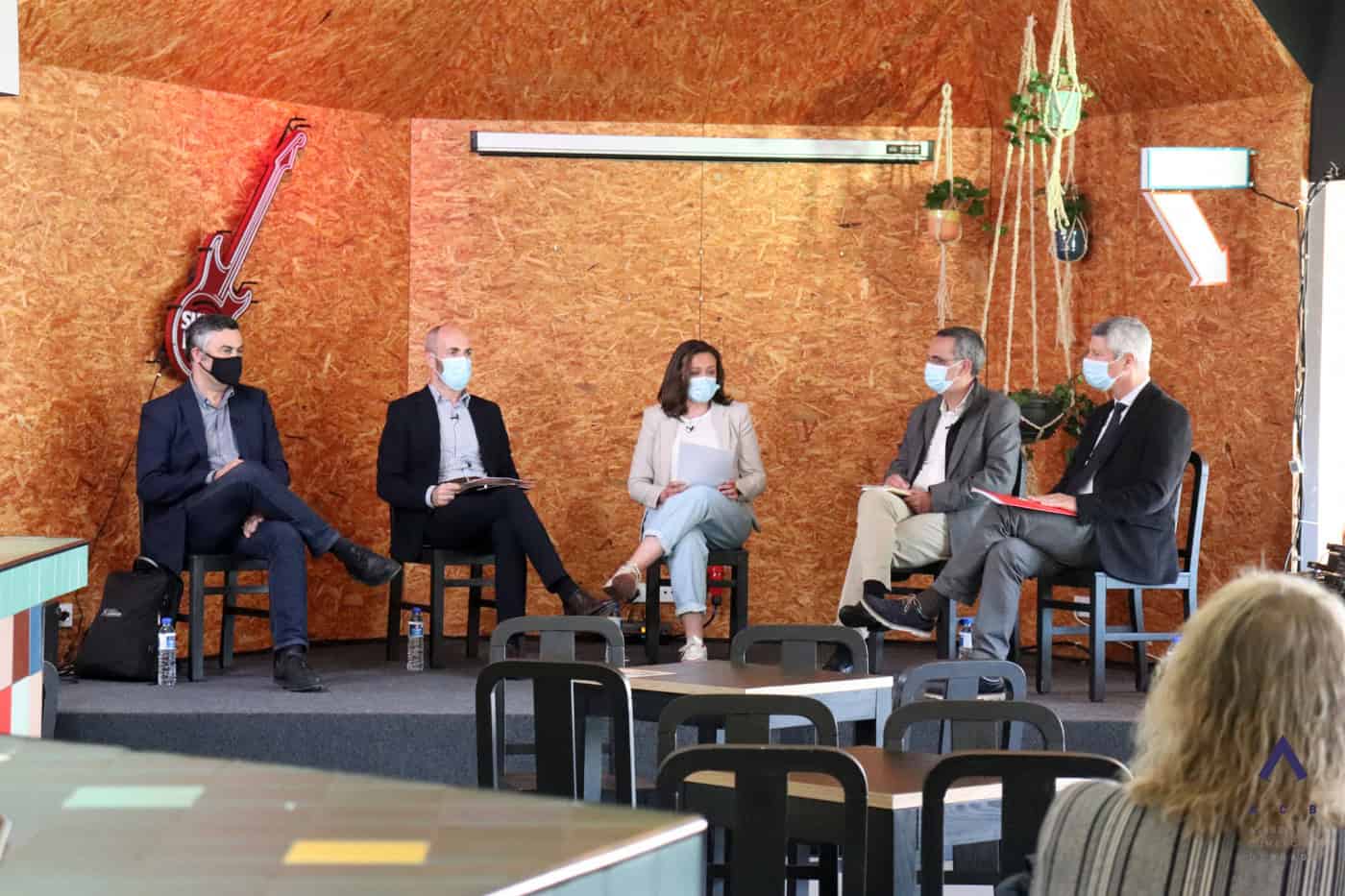 A “urgência” do regresso ao local de trabalho e a "falsa questão" de um apoio financeiro ao teletrabalho