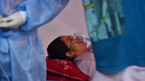 OMS confirma que variante do coronavírus detetada na Índia já está em 44 países