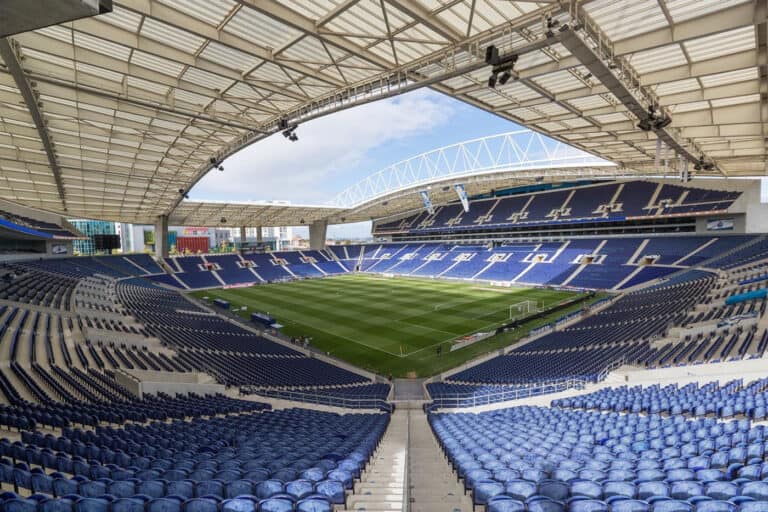 Champions. UEFA confirma final no Dragão com 12 mil adeptos