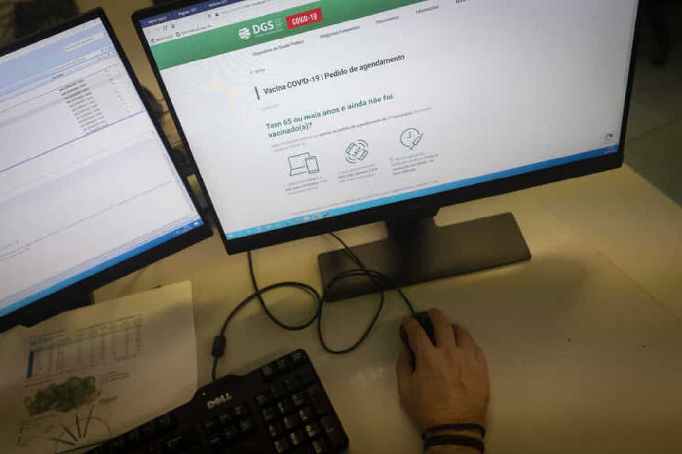 Auto-agendamento para vacina já disponível a pessoas acima dos 55 anos