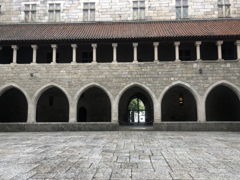 Diretora do Paço dos Duques não acredita em reabilitação profunda até 2025