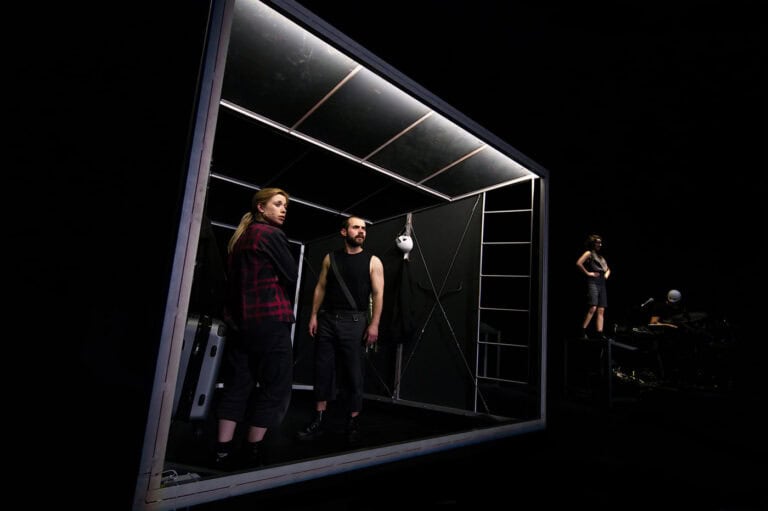 A democracia sob o olhar da geração dos 90 chega ao Theatro Circo