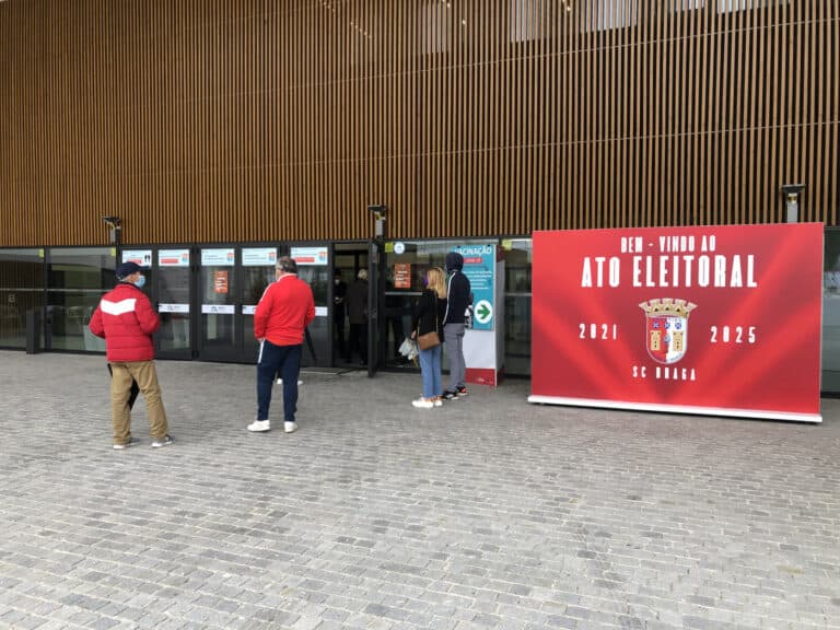 SCB. Cerca de uma dezena de sócios aguardava abertura das urnas