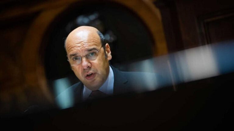 Governo anuncia plano de 6.112 ME para atingir 27.000 ME de receitas turísticas em 2027&nbsp;