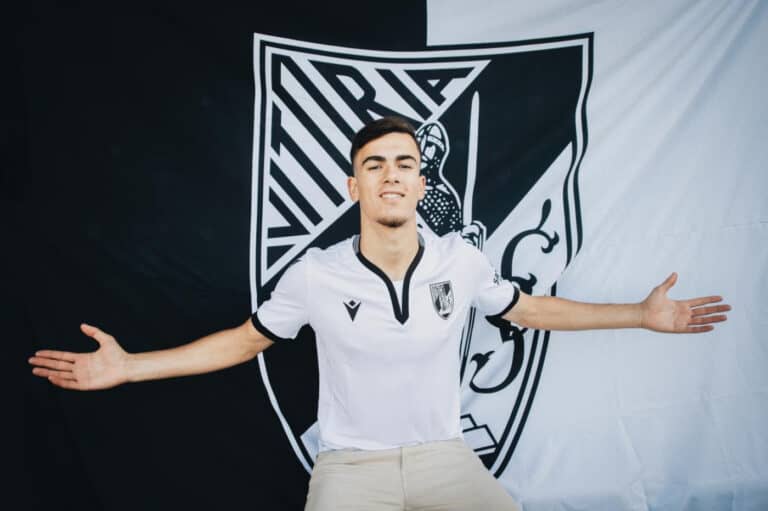 André Amaro renova com o Vitória SC até 2025 e fica com cláusula de 50 ME