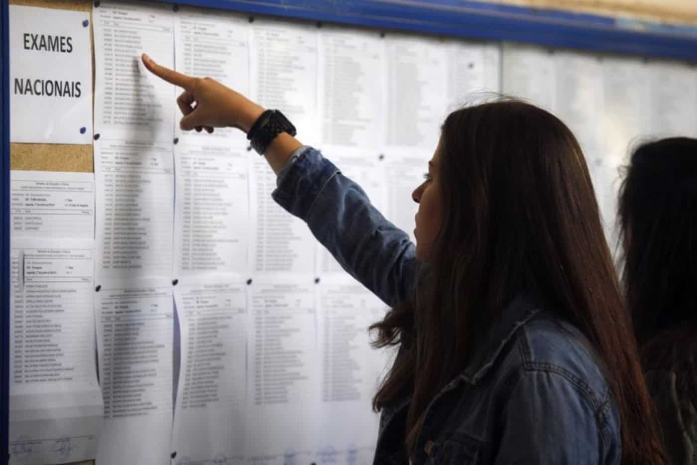 Publicada lei que permite melhoria de notas de exames. Falta definir moldes em que vão decorrer