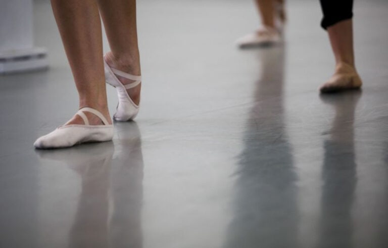 CMB apoia artes com bolsas para aulas de dança e música