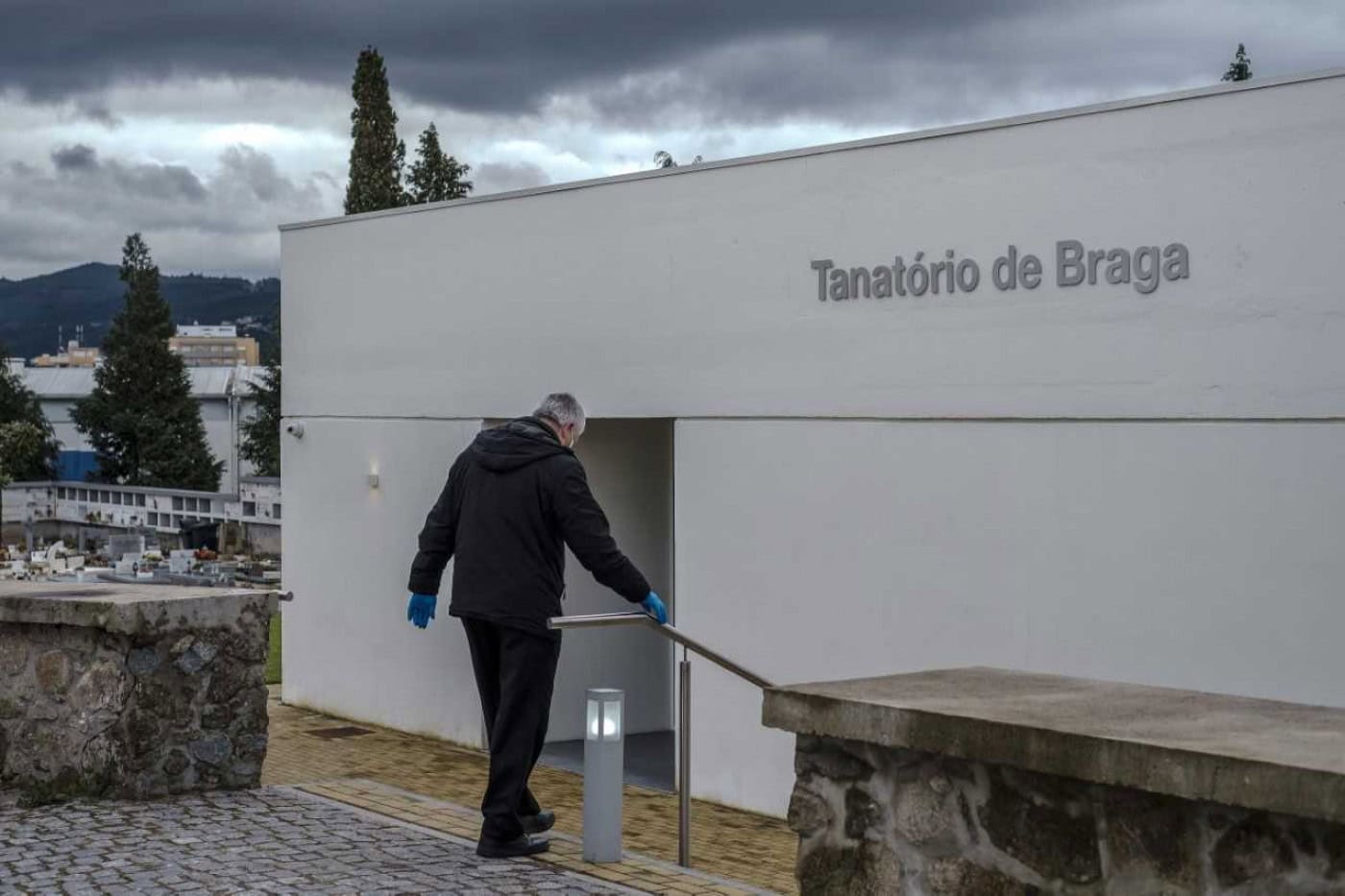 CMB tranquiliza moradores: Tanatório cumpre todas as normas exigidas