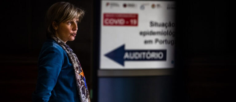 Vão ser apresentadas novas etapas para o desconfinamento na reunião no Infarmed