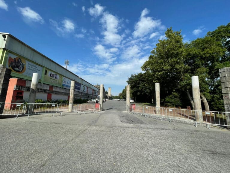 Pórtico de entrada do Estádio 1º de Maio instalado nos próximos dias
