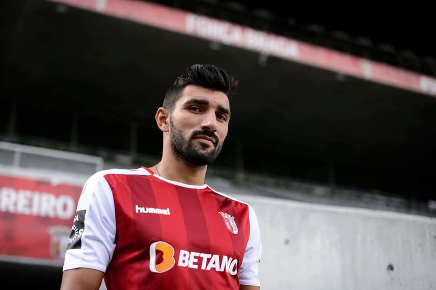 Transferência de Esgaio discutida entre Salvador e Varandas