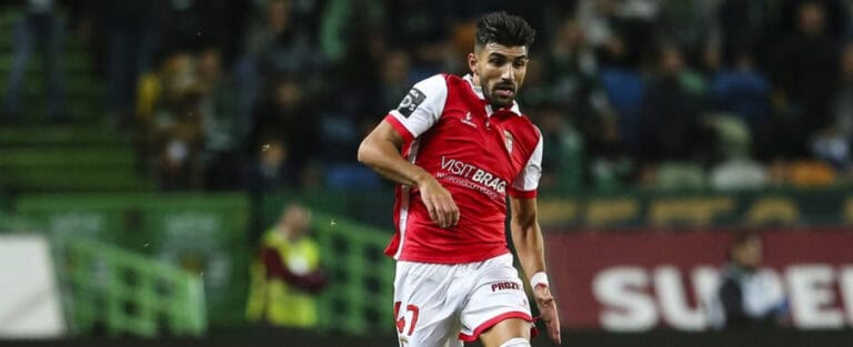 Sporting mais perto de contratar Esgaio ao SCB