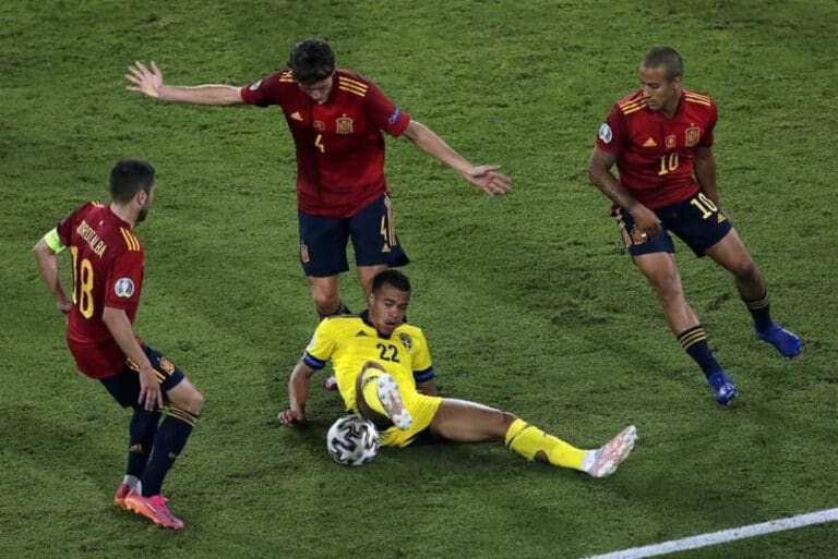 Empate sem golos entre Espanha e Suécia