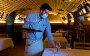 Um terço das empresas de alojamento e restauração quer reduzir emprego