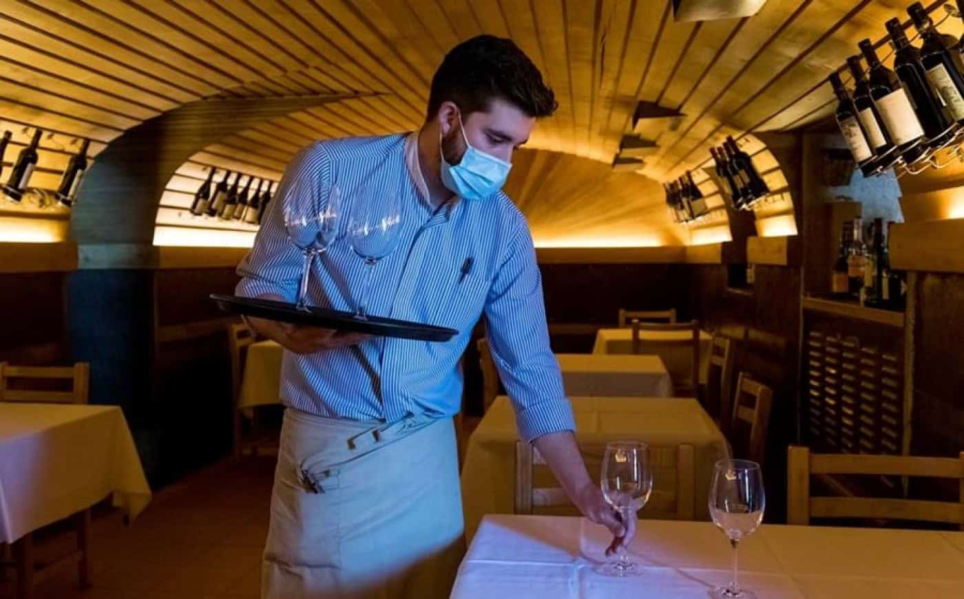 Um terço das empresas de alojamento e restauração quer reduzir emprego