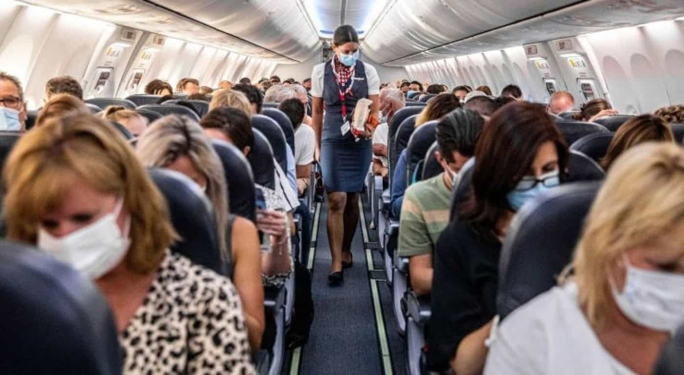 Vacinados e recuperados não devem ser obrigados a teste e quarentena