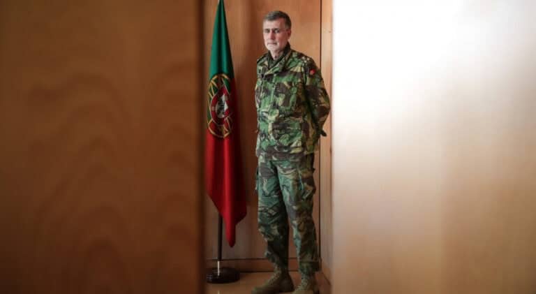 Vacinação para maiores de 18 anos começa a 4 de julho