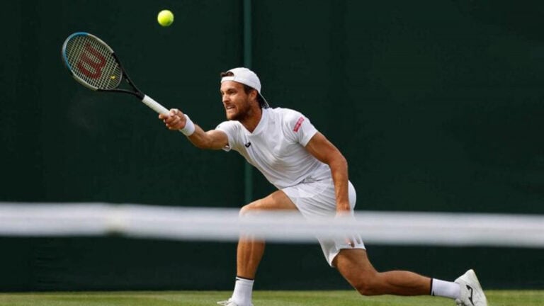 João Sousa "dececionado" com derrota na estreia no Grand Slam