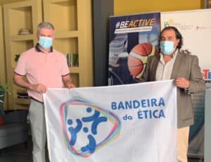 SC Braga e Dumiense/Colégio João Paulo II recebem ‘Bandeira da Ética’