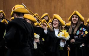 Imposição de insígnias divide-se por três locais; Testagem obrigatória para alguns estudantes