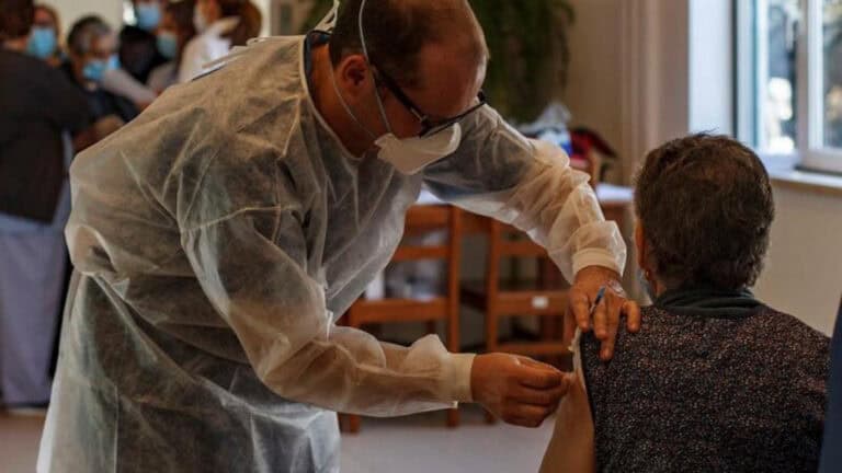 Novo recorde. Mais de 141.500 vacinas administradas na 2ª feira&nbsp;