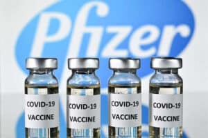 Pfizer quer aprovar terceira dose para aumentar imunidade