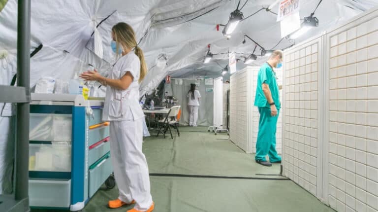 Mais 1.782 novos casos e internamentos voltam a aumentar