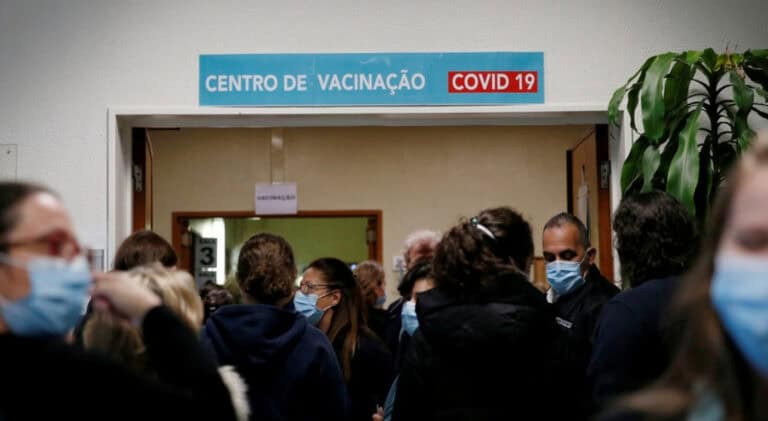 Portugal tem 42% da população residente com vacinação completa
