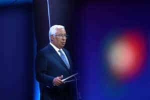 Sondagem. Socialistas abanam mas não caem, com o PSD a 12 pontos