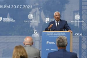 Contratos de investimento de 141 milhões vão criar 484 empregos em Portugal