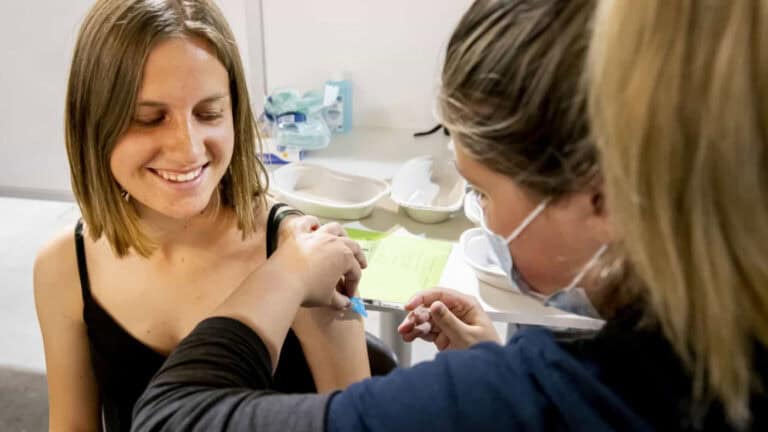 Vacinação de 570 mil crianças e jovens entre 12 e 17 anos até 19 de setembro