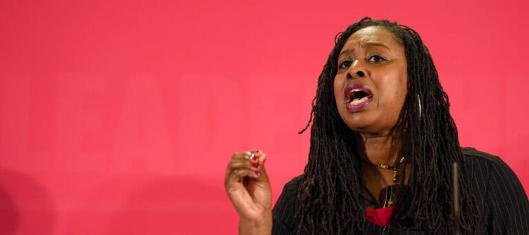 Deputada expulsa do Parlamento britânico por chamar "mentiroso" a Boris Johnson&nbsp;