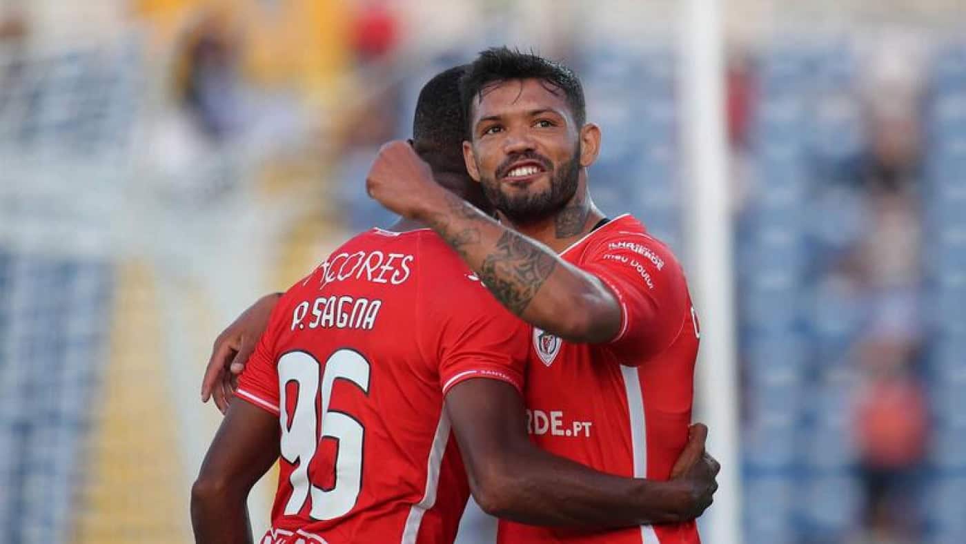 Santa Clara avança na Liga Conferência Europa com vitória por 2-0&nbsp;