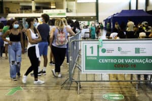 Covid-19: Disponível autoagendamento de vacinação para pessoas com 16 ou mais anos&nbsp;