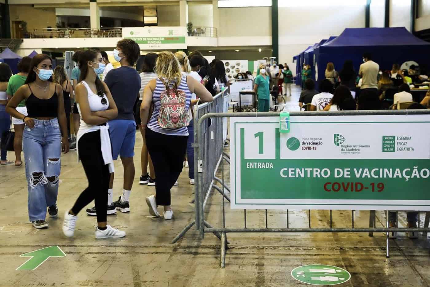 Covid-19: Disponível autoagendamento de vacinação para pessoas com 16 ou mais anos&nbsp;