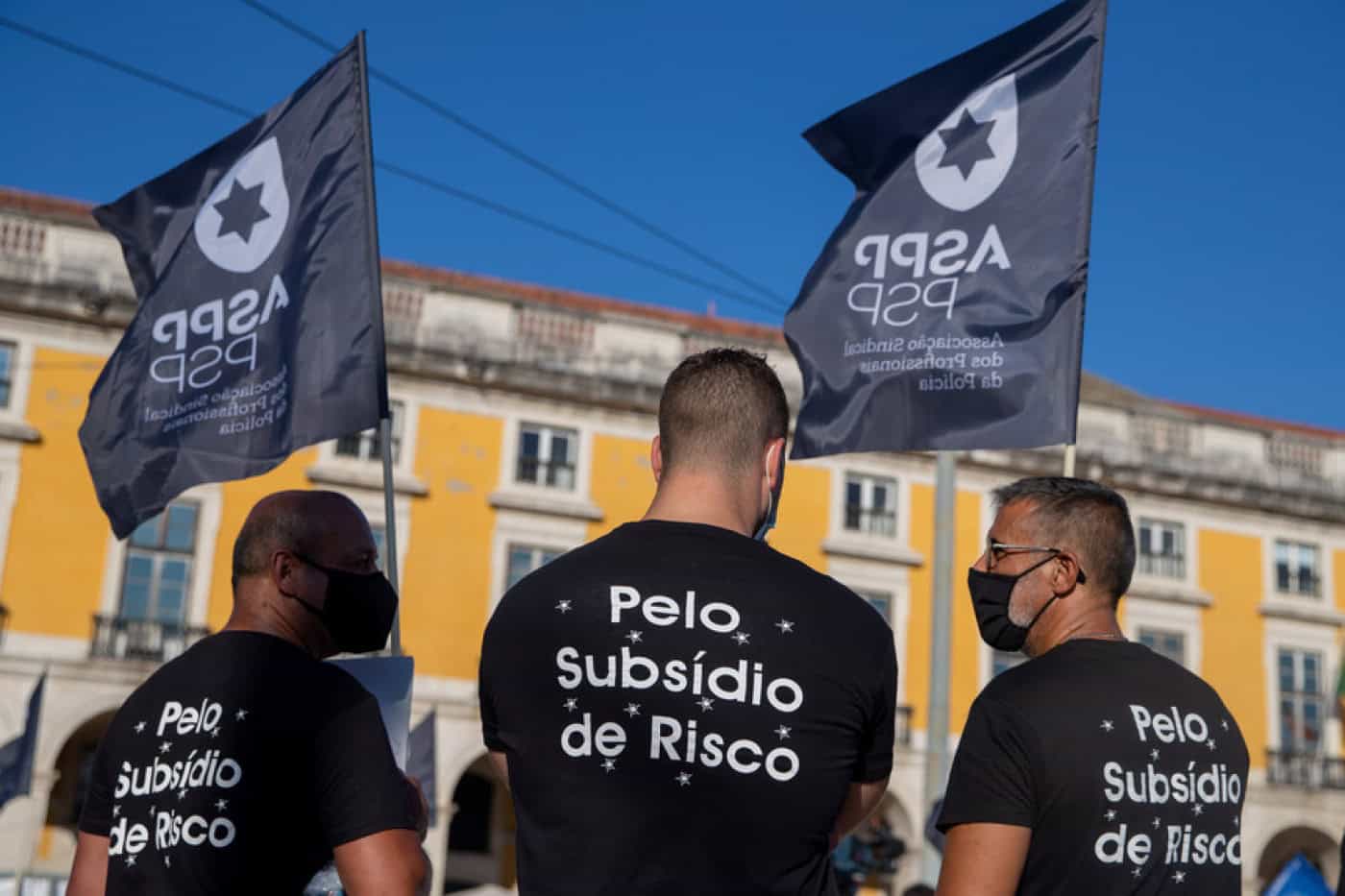 Associações sindicais da PSP e GNR vão recorrer ao Parlamento para fixação de subsidio de risco&nbsp;
